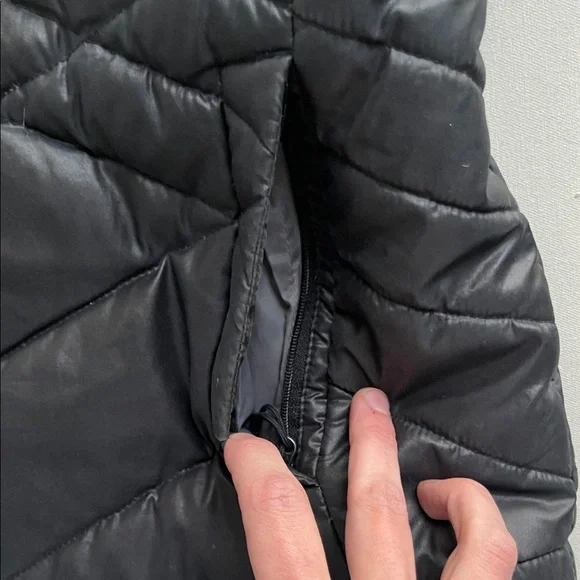 The North Face Women's Quilted Black Vest - Picture 6 of 6